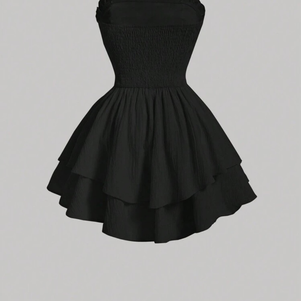 Elegant Black Sleeveless Dress - Picture 2 of 3